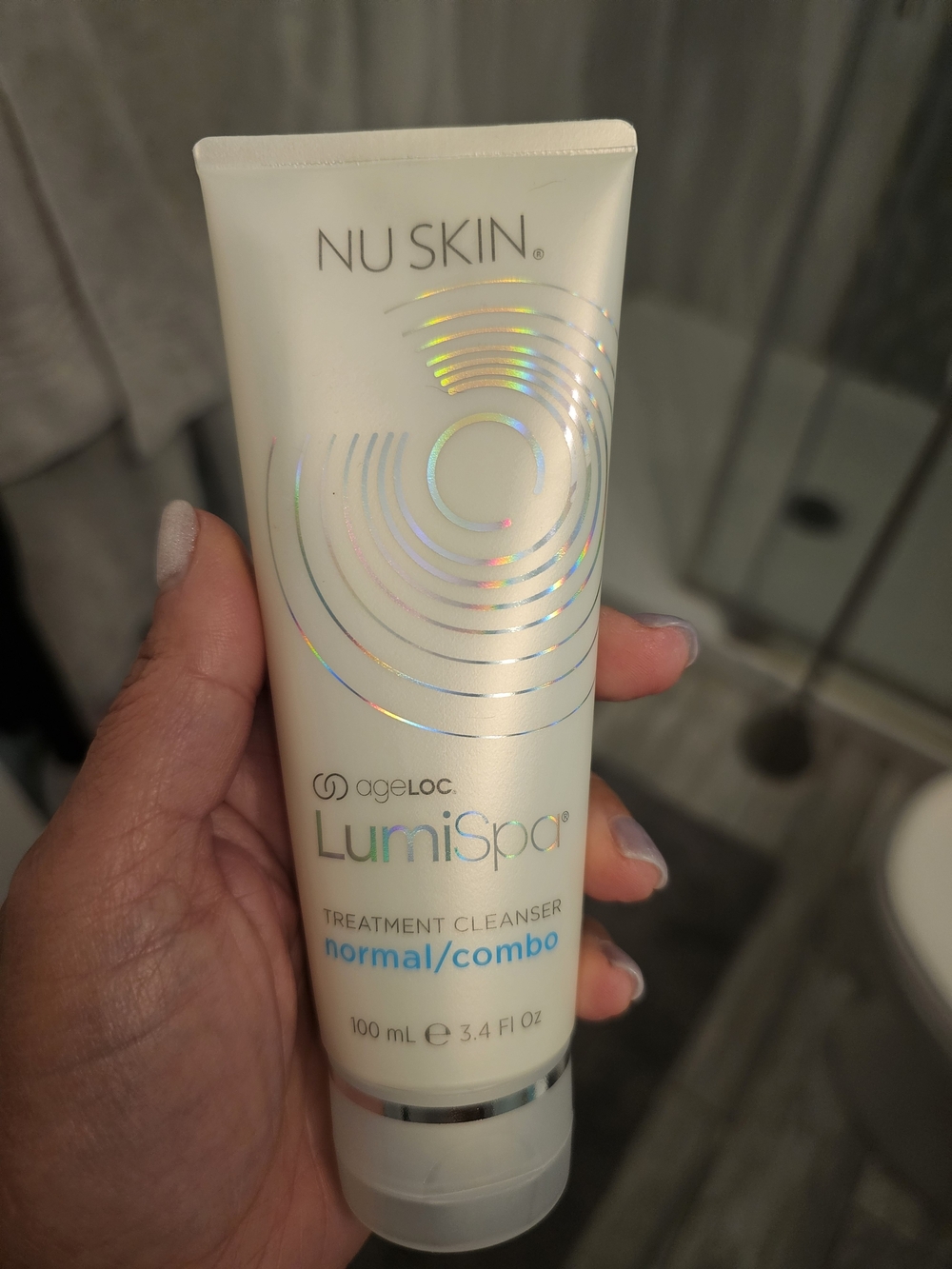 Skin LumiSpa Treatment Cleanser - White with Iridescent Accents
